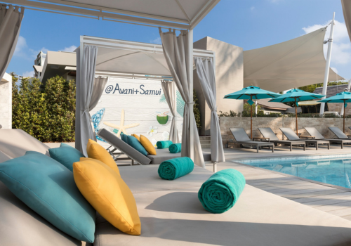 贈送渡假村內長尾船出海→五星渡假村內自由活動→渡假村內享用沙灘浪漫晚餐(泰式 或 西式)